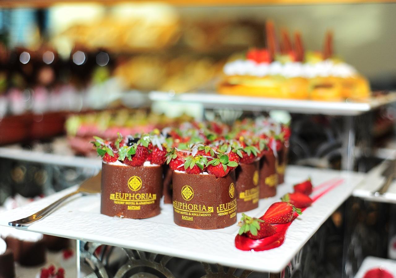 Euphoria Batumi Convention & Casino Hotel Exteriör bild Chocolate desserts