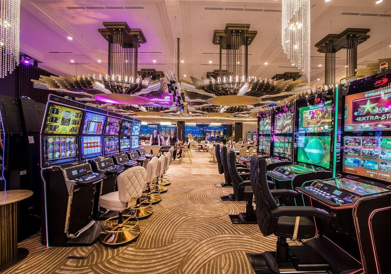 Euphoria Batumi Convention & Casino Hotel Exteriör bild Casino Slots
