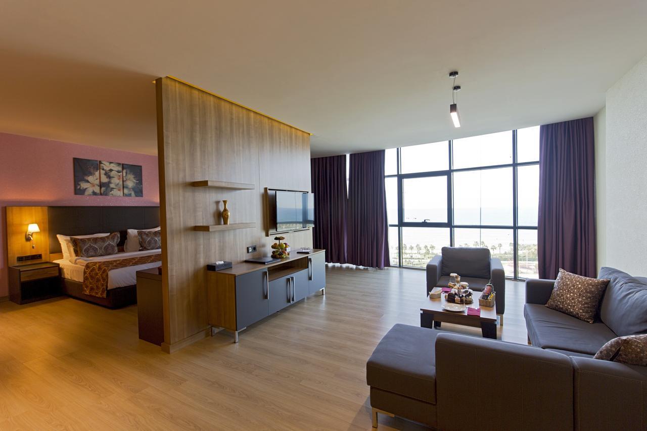 Euphoria Batumi Convention & Casino Hotel Exteriör bild Suite