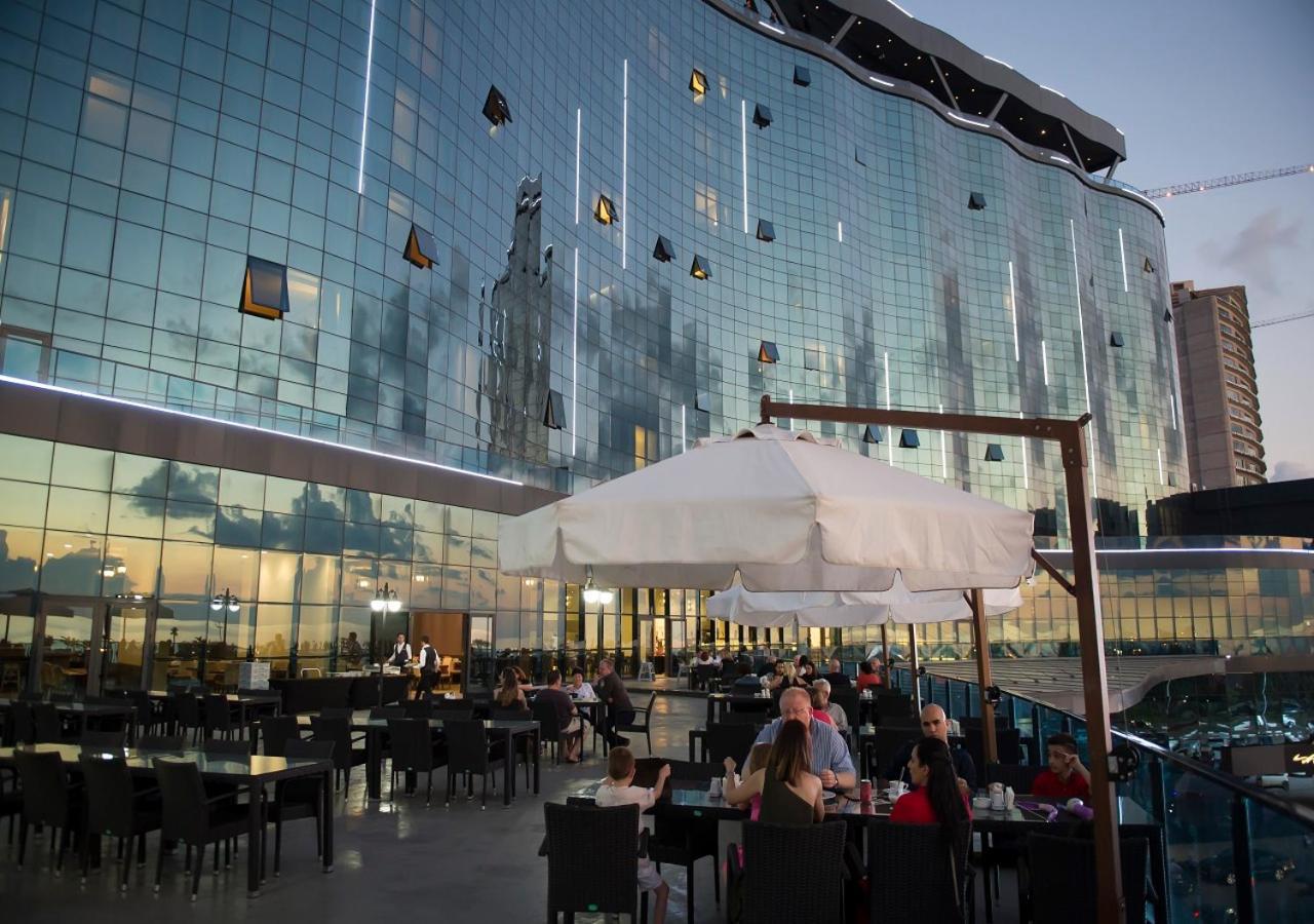 Euphoria Batumi Convention & Casino Hotel Exteriör bild The exterior of the hotel