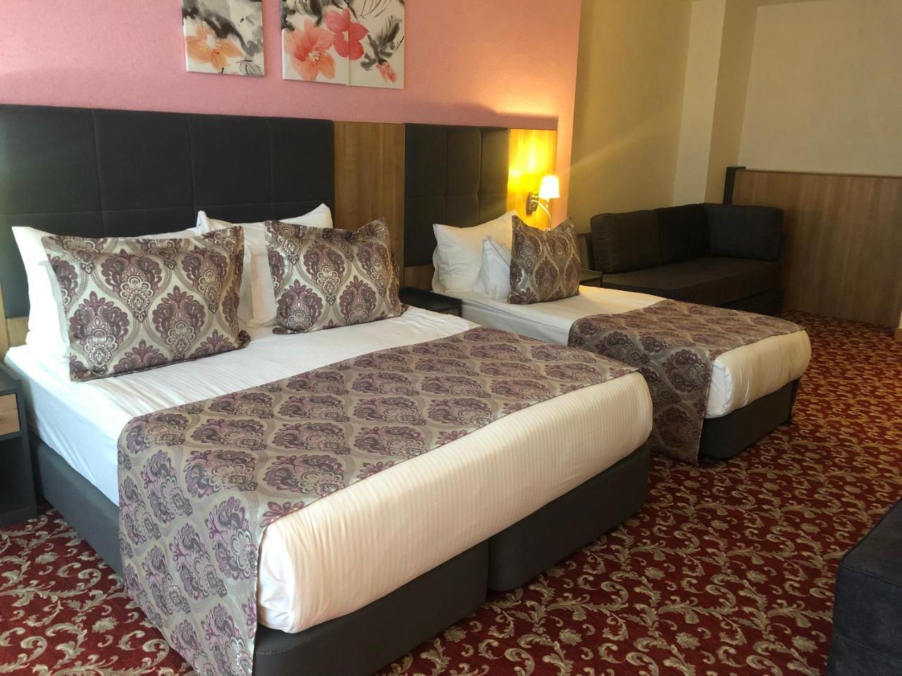 Euphoria Batumi Convention & Casino Hotel Exteriör bild Deluxe Family Room