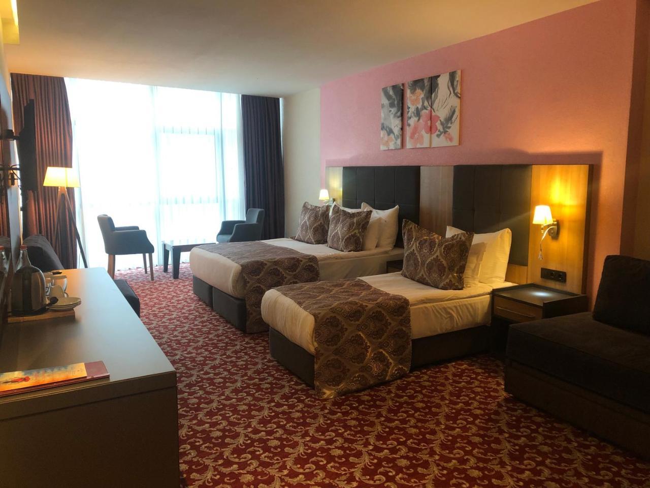 Euphoria Batumi Convention & Casino Hotel Exteriör bild A room at the hotel