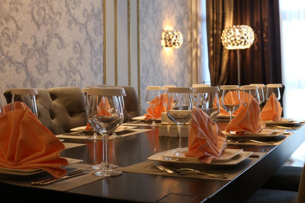 Euphoria Batumi Convention & Casino Hotel Exteriör bild A table set for a meal